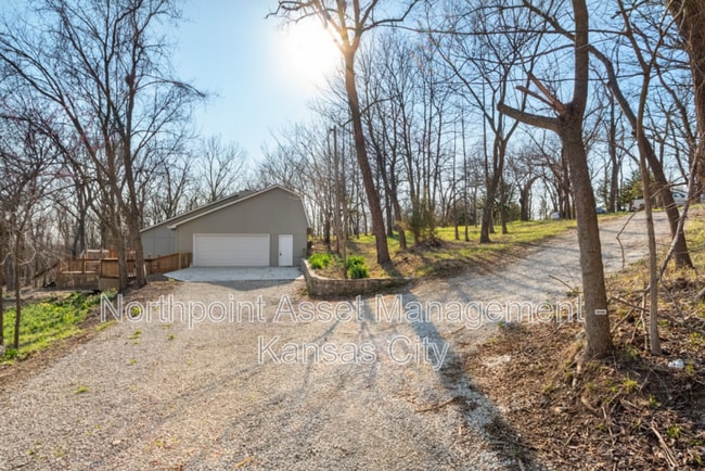 Building Photo - 8919 S Hardsaw Rd