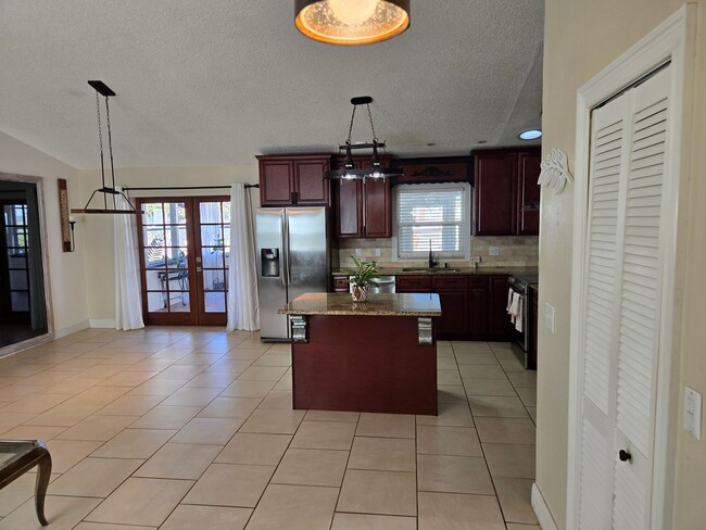 Building Photo - Beautful Home