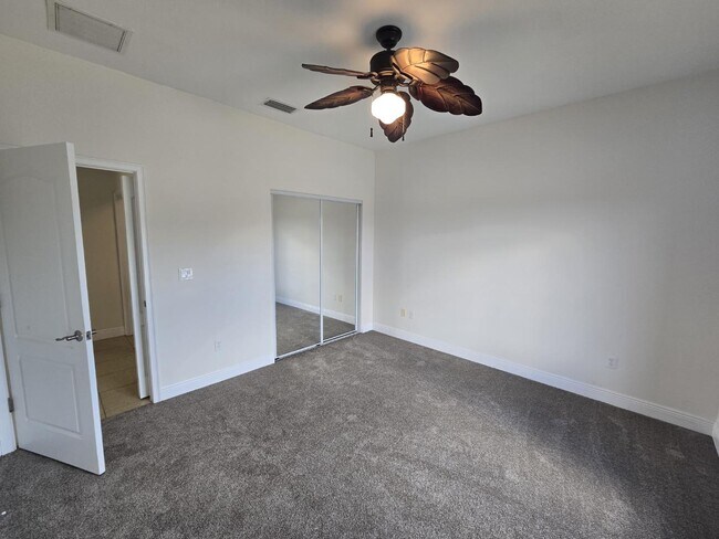 Foto del edificio - 1033 Coronado Ct