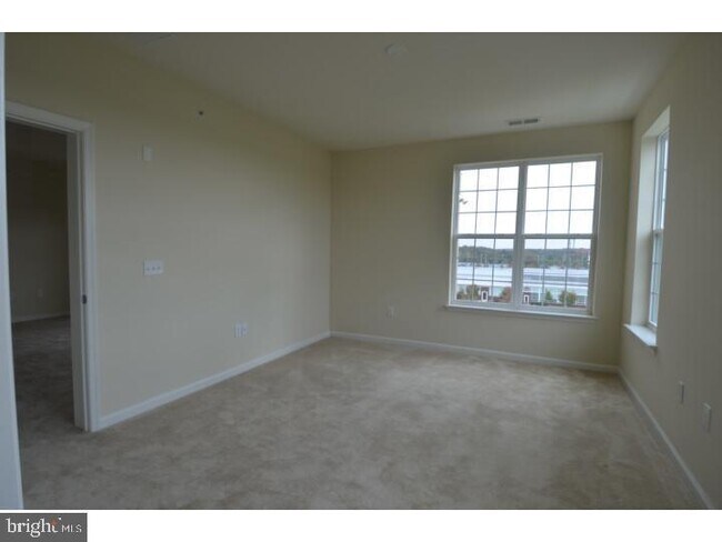 Building Photo - 1447 Sierra Dr