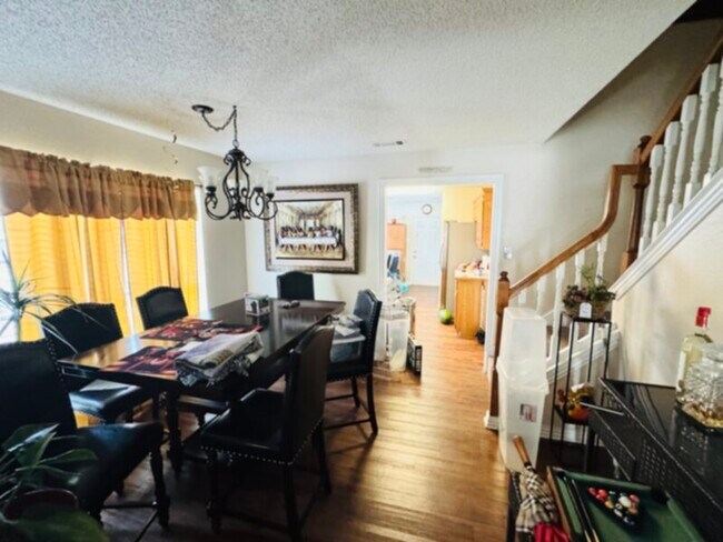 Building Photo - 912 Haverstraw Pl