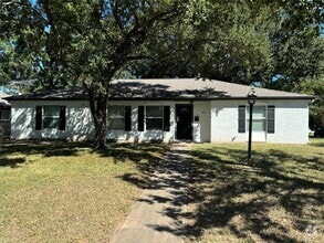 Building Photo - 921 Klare Ave