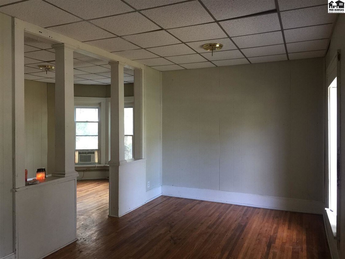 Foto principal - 221 E Main St