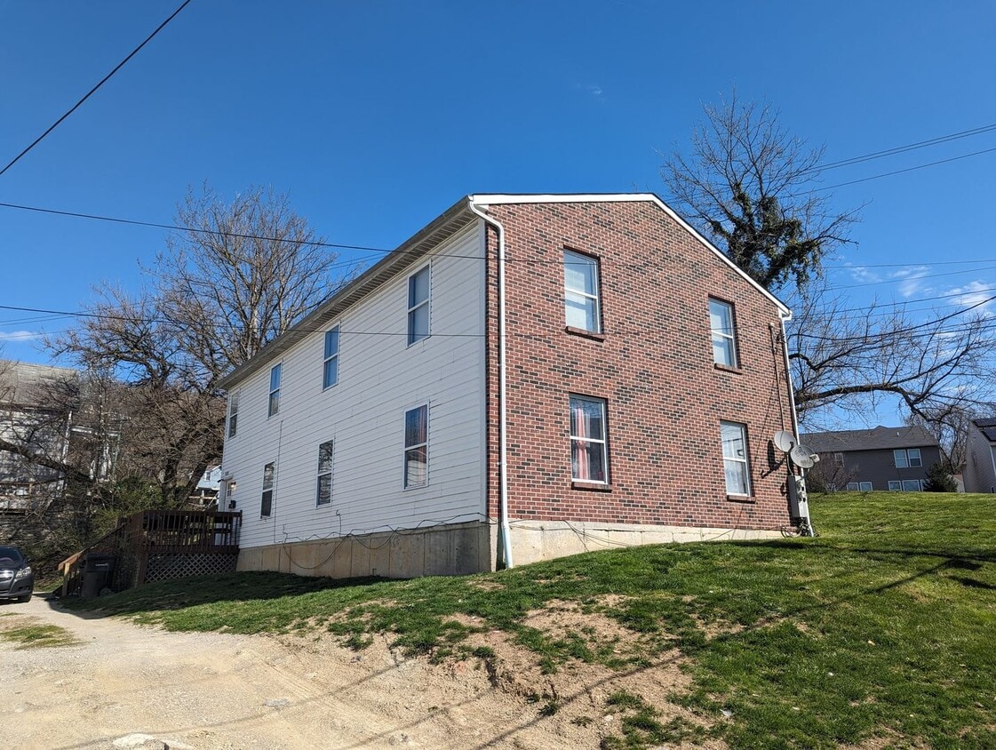 Primary Photo - 4489 Ammon Ave