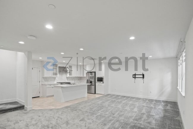 Building Photo - Unit