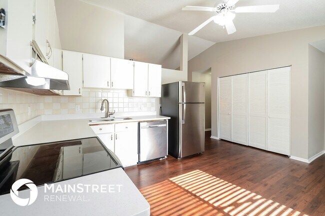 Foto del edificio - 5985 Creekwood Rd