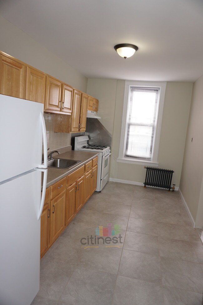 Building Photo - 484 84th St
