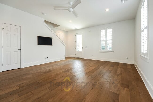Photo - 4BR/3BA Modern Downtown Home with Fenced-In Yard