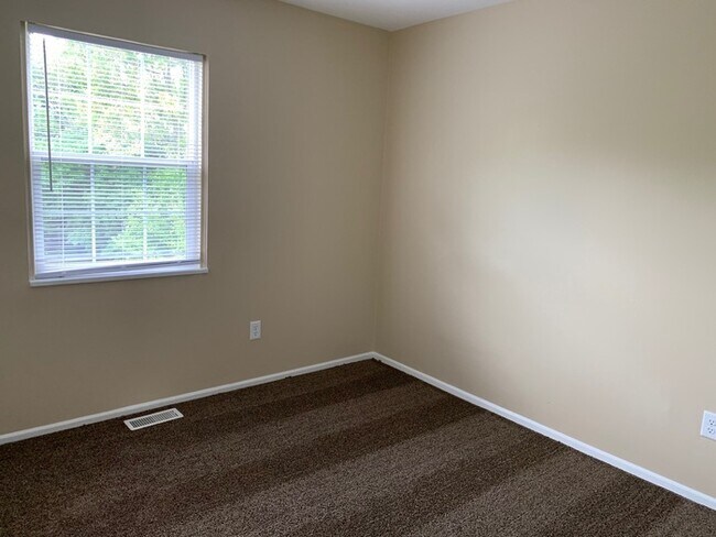 Building Photo - 4 Bedroom with Large Front Porch
