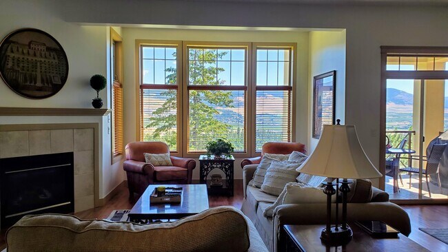 Photo du bâtiment - 1795 Country Club Dr
