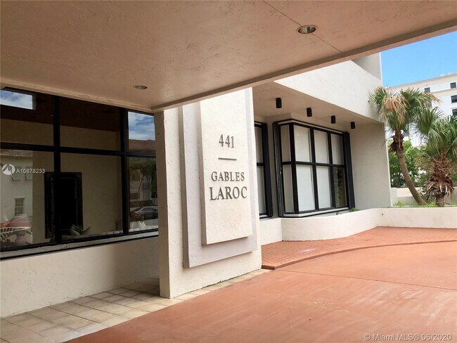 Building Photo - 441 Valencia Ave