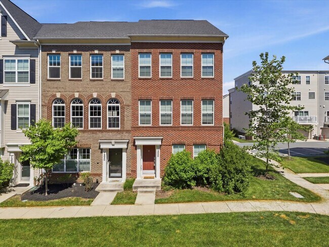 Building Photo - 3 Bed/2.5 Bath End-of-Row Beltsville Townhome