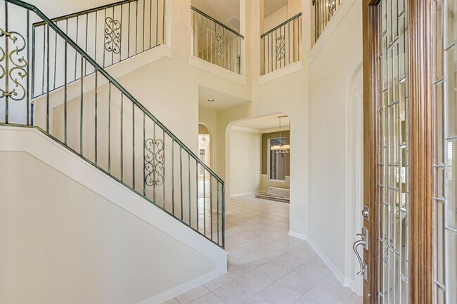 Building Photo - 4545 Golf Vista Dr