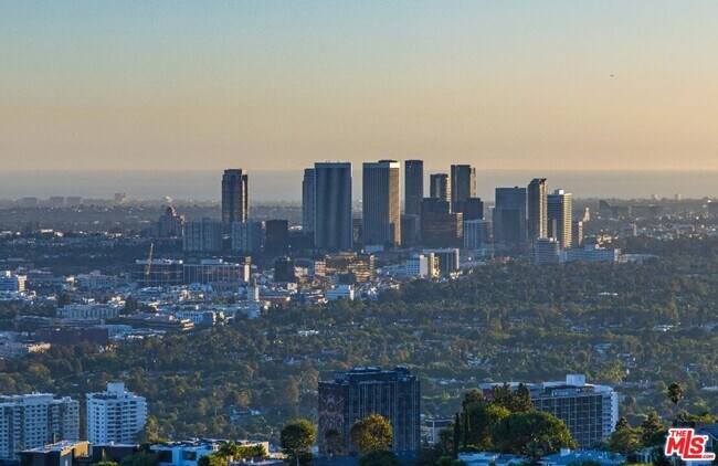 Foto del edificio - 8825 Hollywood Blvd