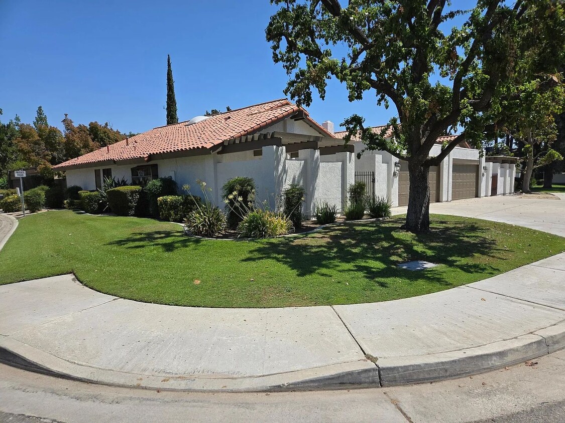 Primary Photo - Condo in Southwest Bakersfield