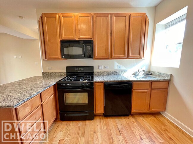 Foto del edificio - 3348 W Wilson Ave