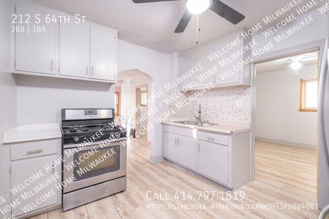 Foto del edificio - Schedule a Showing! Welcome Home to this B...