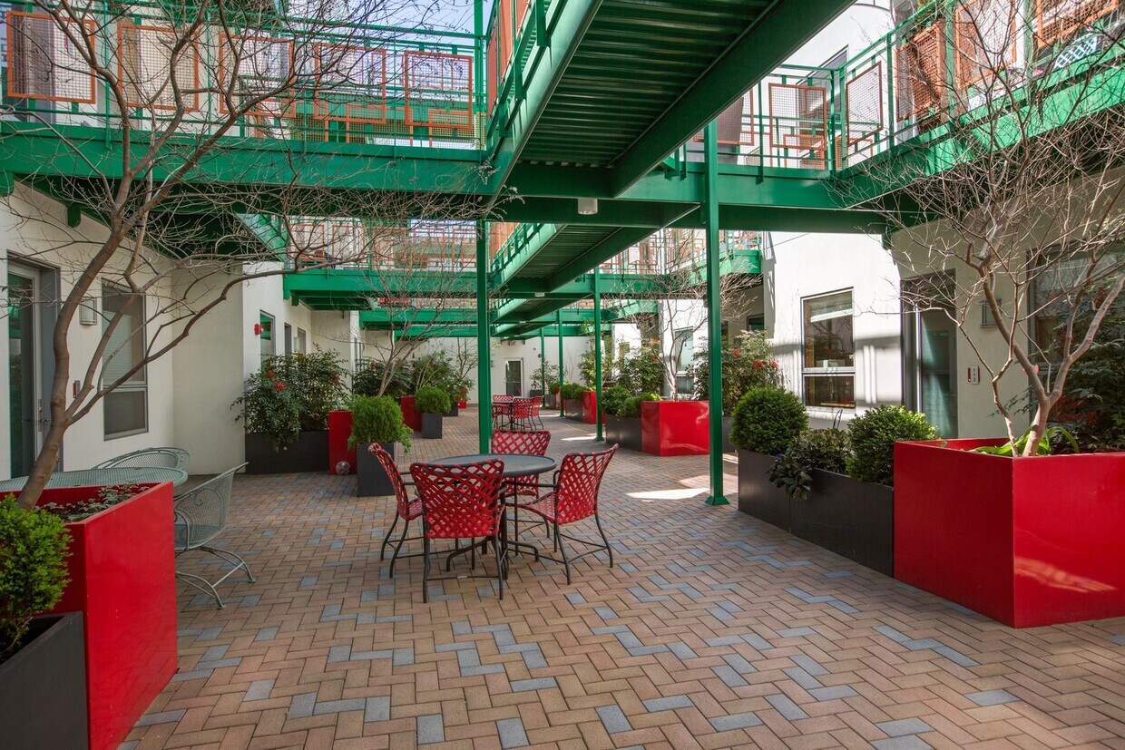 Foto principal - 3600 Central Ave SE