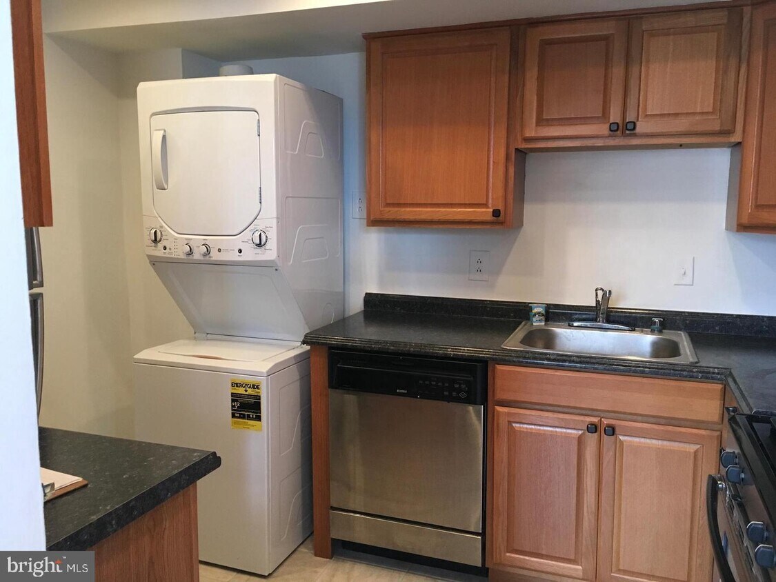 Foto principal - 2139 Young St SE