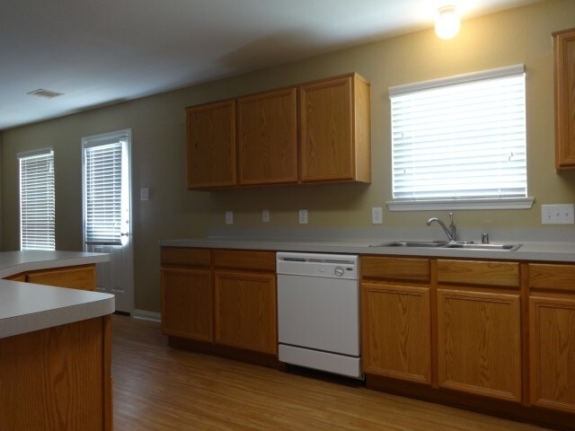 Foto del edificio - 6703 Providence View Ln