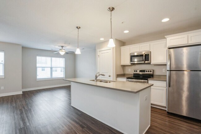 Building Photo - TERRIFIC LOCATION!!  2 Bedroom, 2 Bathroom Townhome in Ankeny