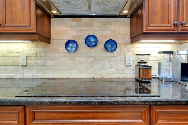 Building Photo - 11065 Barnsley Dr