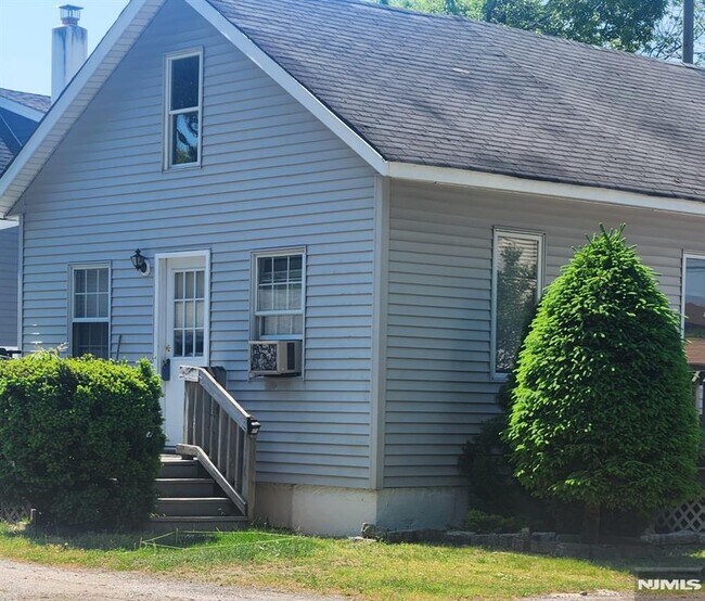 Foto del edificio - 1 Cedar Ln