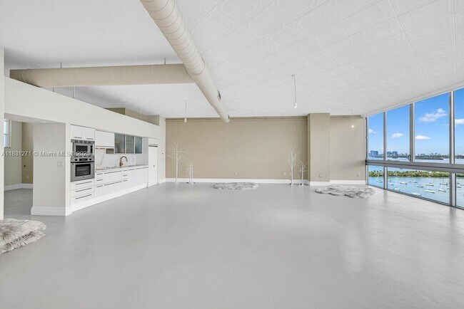 Foto del edificio - 7934 West Dr