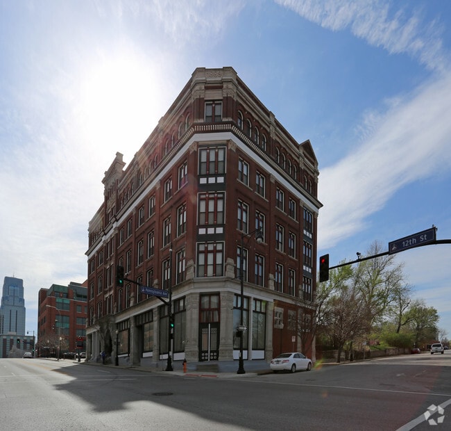 Building Photo - 523 W 12th St