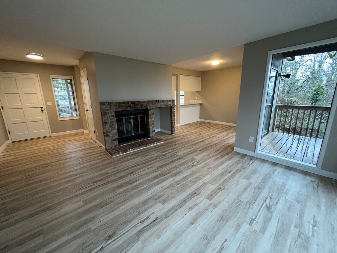 Foto principal - Spacious lower unit in refurbished duplex