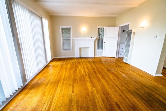Interior Photo - 147 North Hamilton Drive