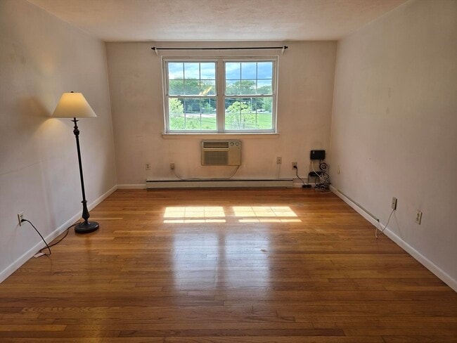 Building Photo - 5 Colonial Village Dr