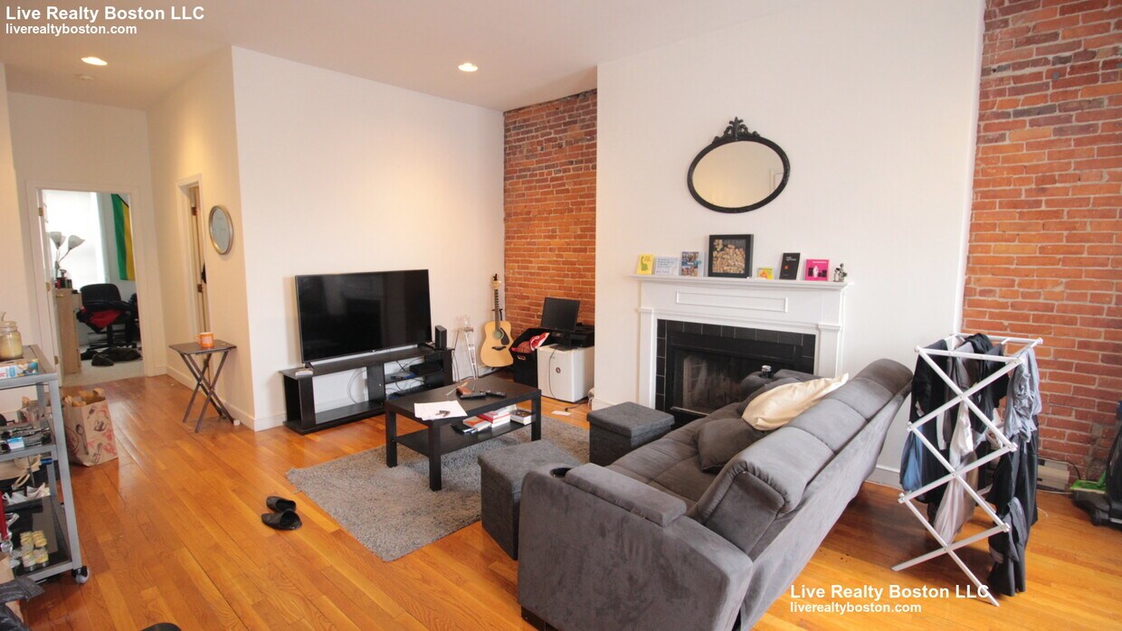 Primary Photo - 1745 Washington St