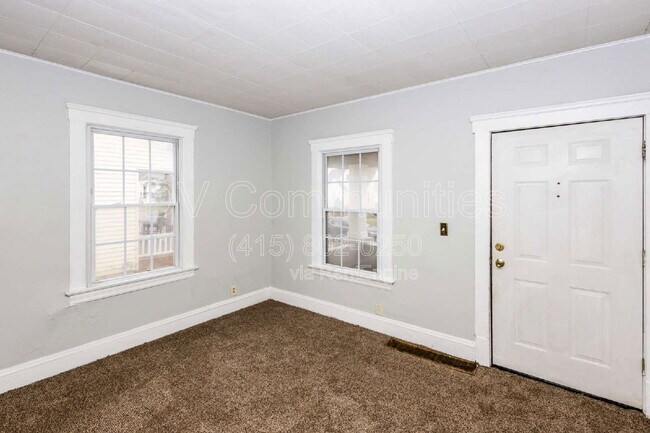 Foto del edificio - 9903 Sladden Ave