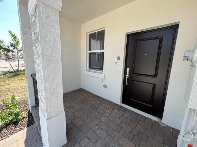 Foto del edificio - 12910 NW 23rd Pl