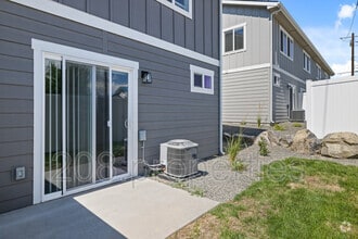 Building Photo - 447 2nd Ave