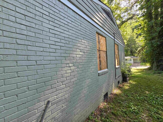 Building Photo - 3545 Debby Dr