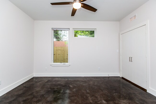 Foto del edificio - 905 W Austin St