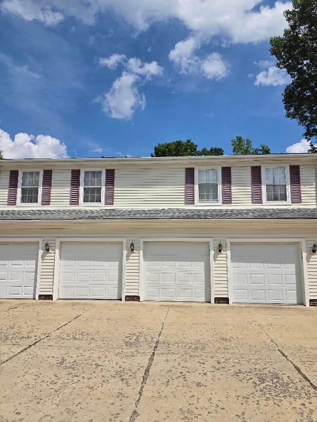 Building Photo - 9997 Independence Dr