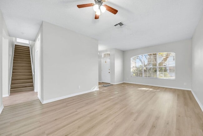 Foto del edificio - Nice 3/2.5 Home in East Orlando with 2-Car Garage