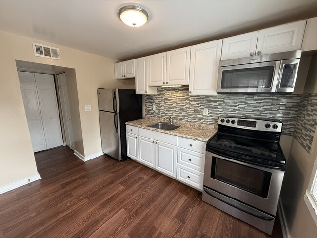 Building Photo - 341 Hemlock Dr