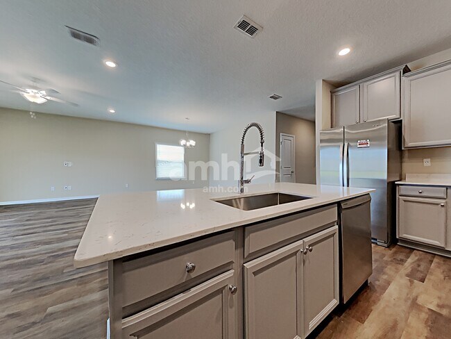 Building Photo - 143 Edge Park Trl