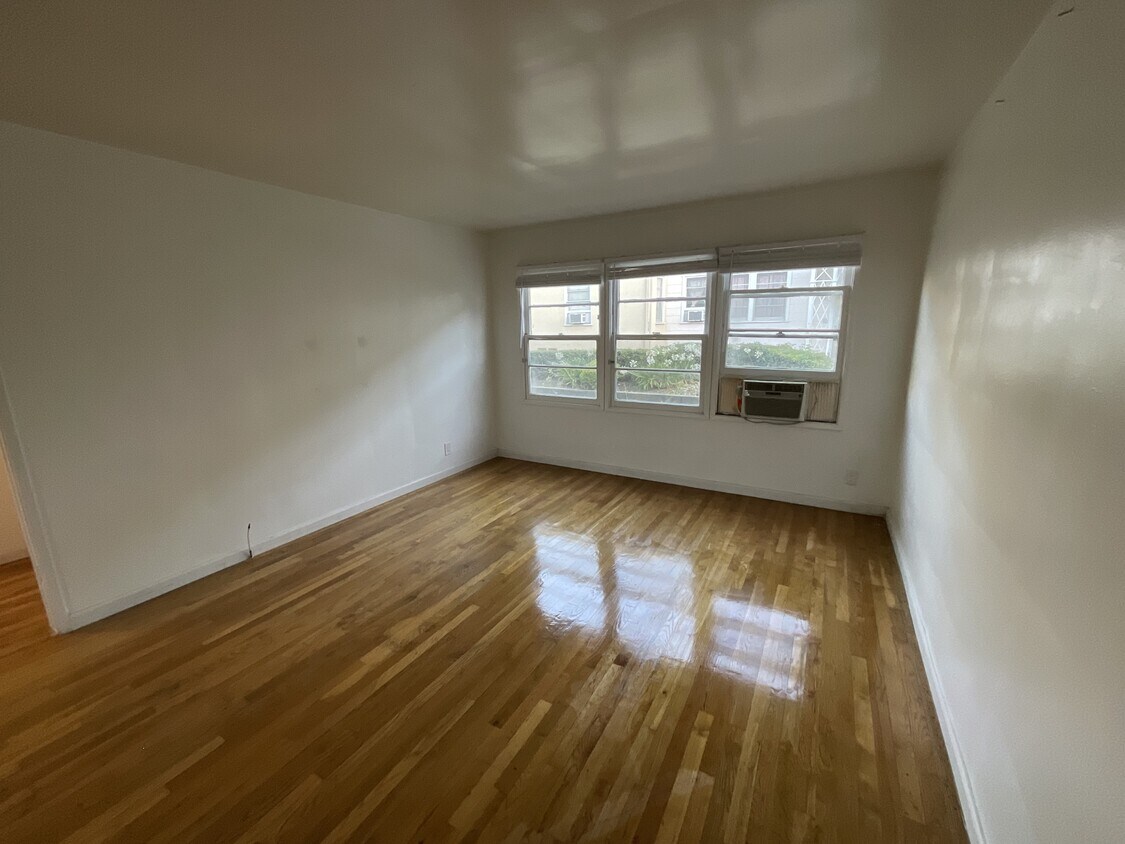 Foto principal - 2475 Silver Lake Blvd