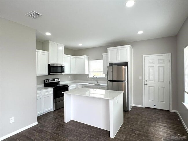 Building Photo - 1601 Molino Dr
