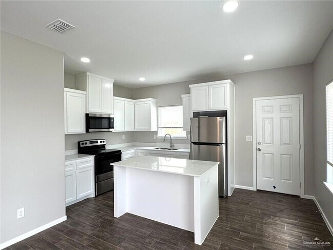 Building Photo - 1605 Molino Dr