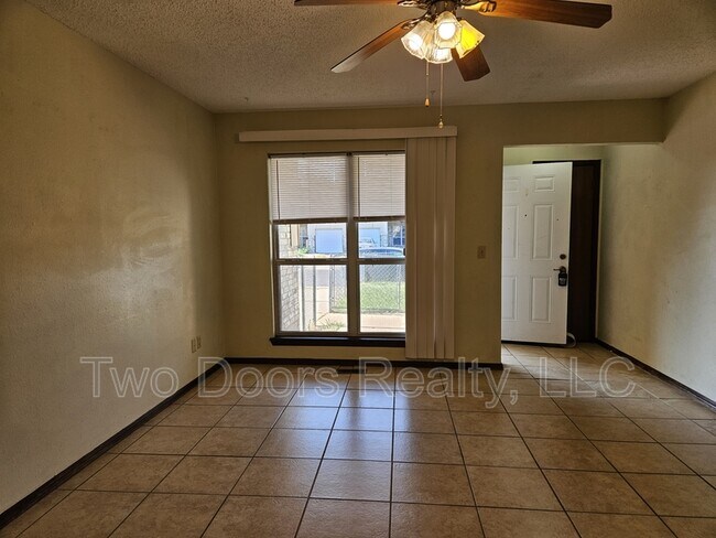 Building Photo - 945 SW 98th St