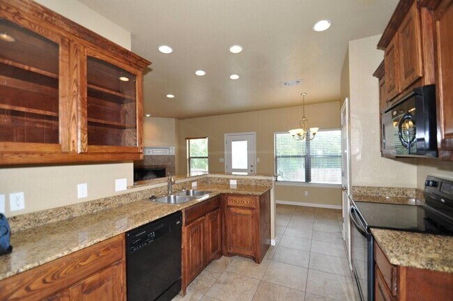 Building Photo - 2409 Woodcrest Ct