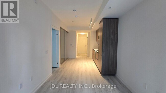 Photo du bâtiment - 110 Broadway Ave