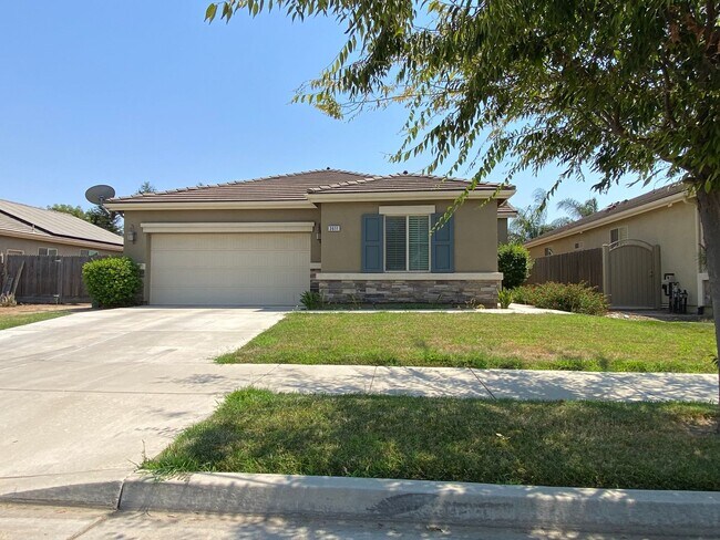 Building Photo - Elegant NW Visalia Home Available Now!