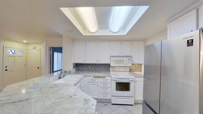 Foto del edificio - **MOVE-IN SPECIAL!!* 2 Bed Condominium in ...